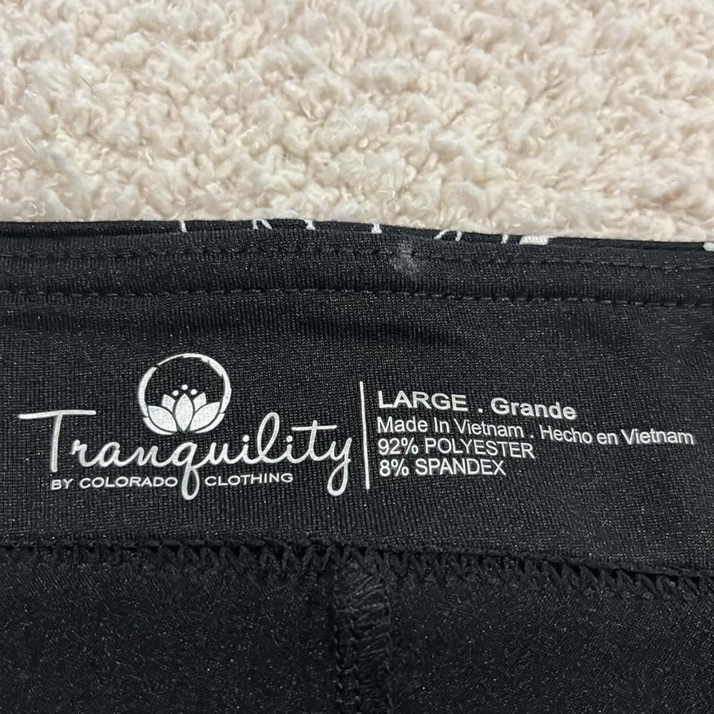 Tranquility by Colorado Stylish Black and White Floral Skort Size Large - Picture 4 of 4